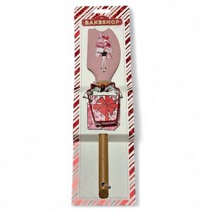 Bakeshop Spatula with Cookie Cutter